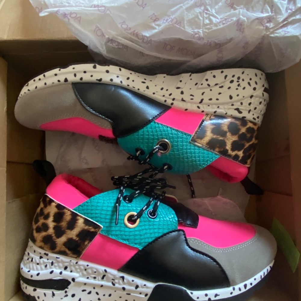 Top Moda Sneakers.  NEW  in Box      (size 9) - Picture 5 of 6